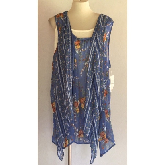 Signature Studio Tops - NWT Signature Studio 2-piece floral open look top